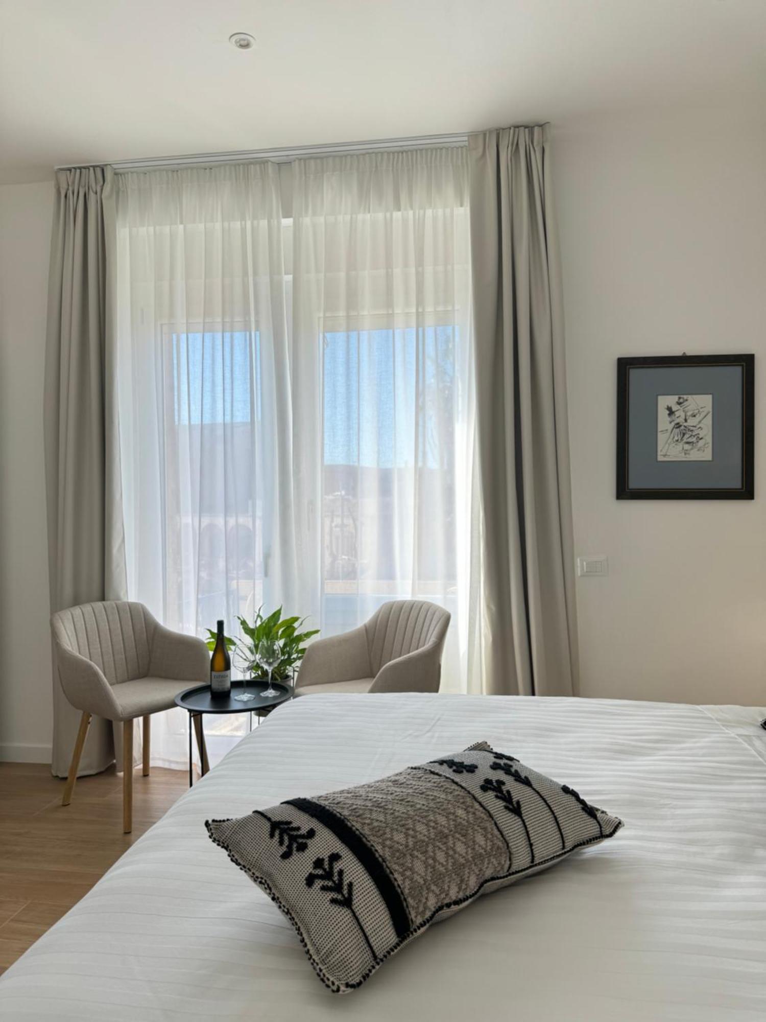 Feel Boutique Rooms Oristano Exterior photo