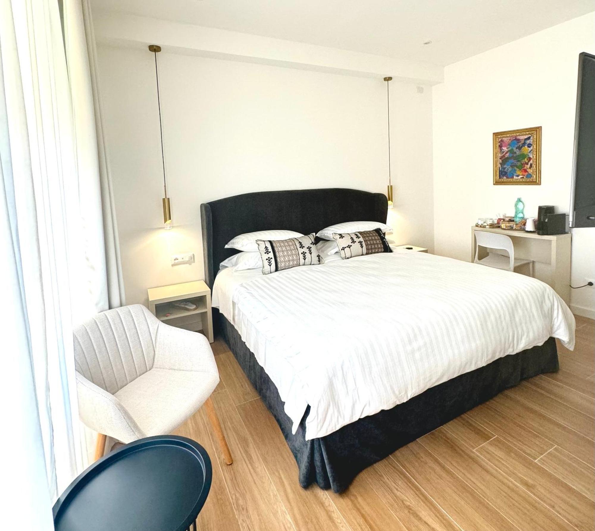 Feel Boutique Rooms Oristano Exterior photo